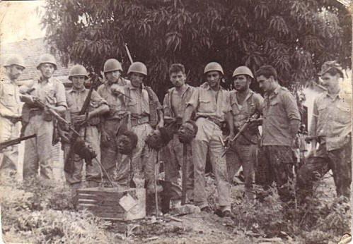 Dfenseurs franais de la civilisation contre les travailleurs en lutte  Douala (Cameroun) en septembre 1945
